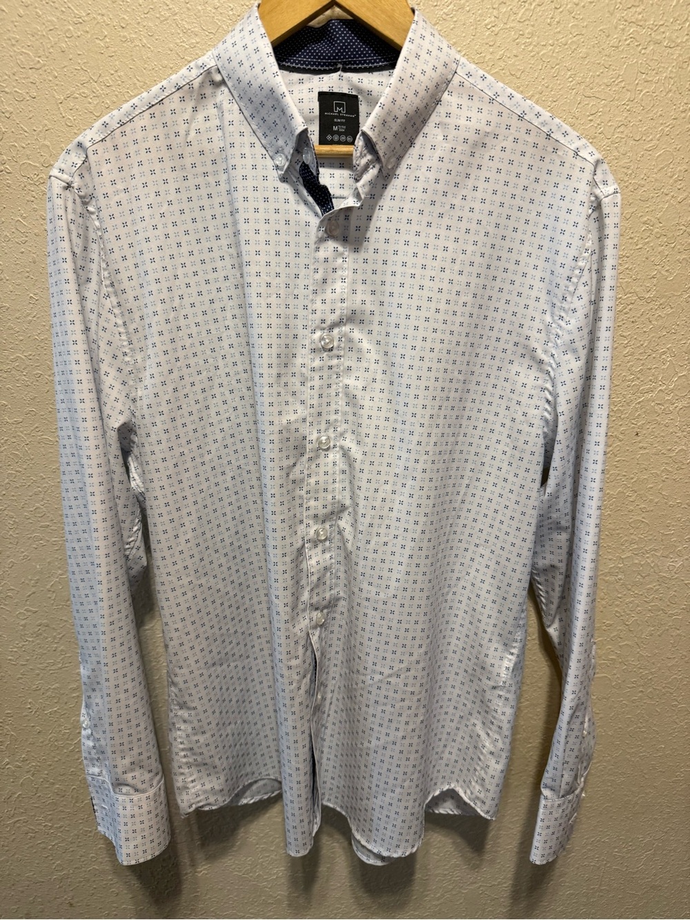 Michael Strahan Men’s Slim Fit Button Down Shirt White Blue Pattern Size M